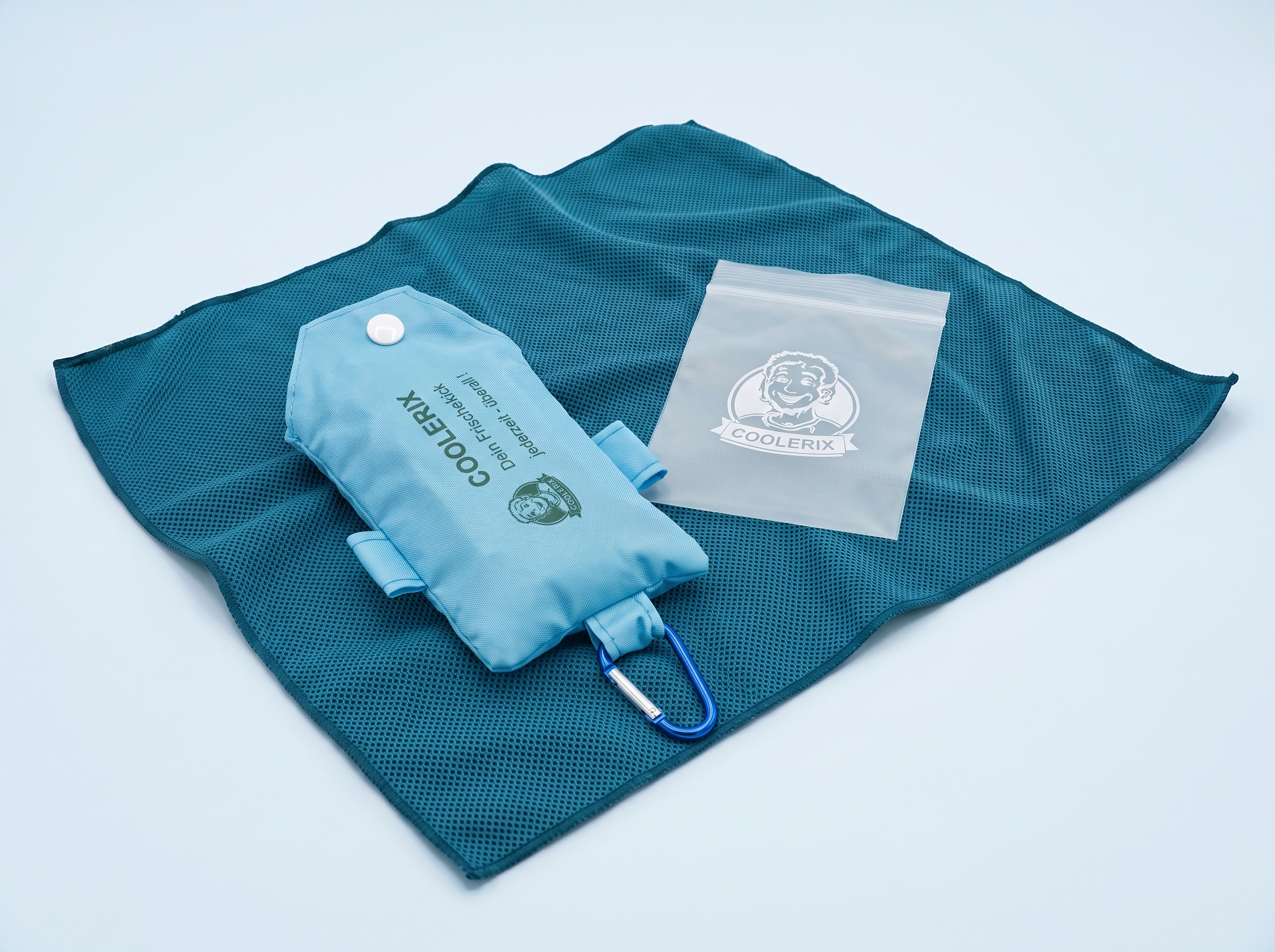 COOLERIX Lieferumfang: Mikrofaser-Kühltuch, Transportbeutel mit Karabiner und Moisture-Safe Tasche